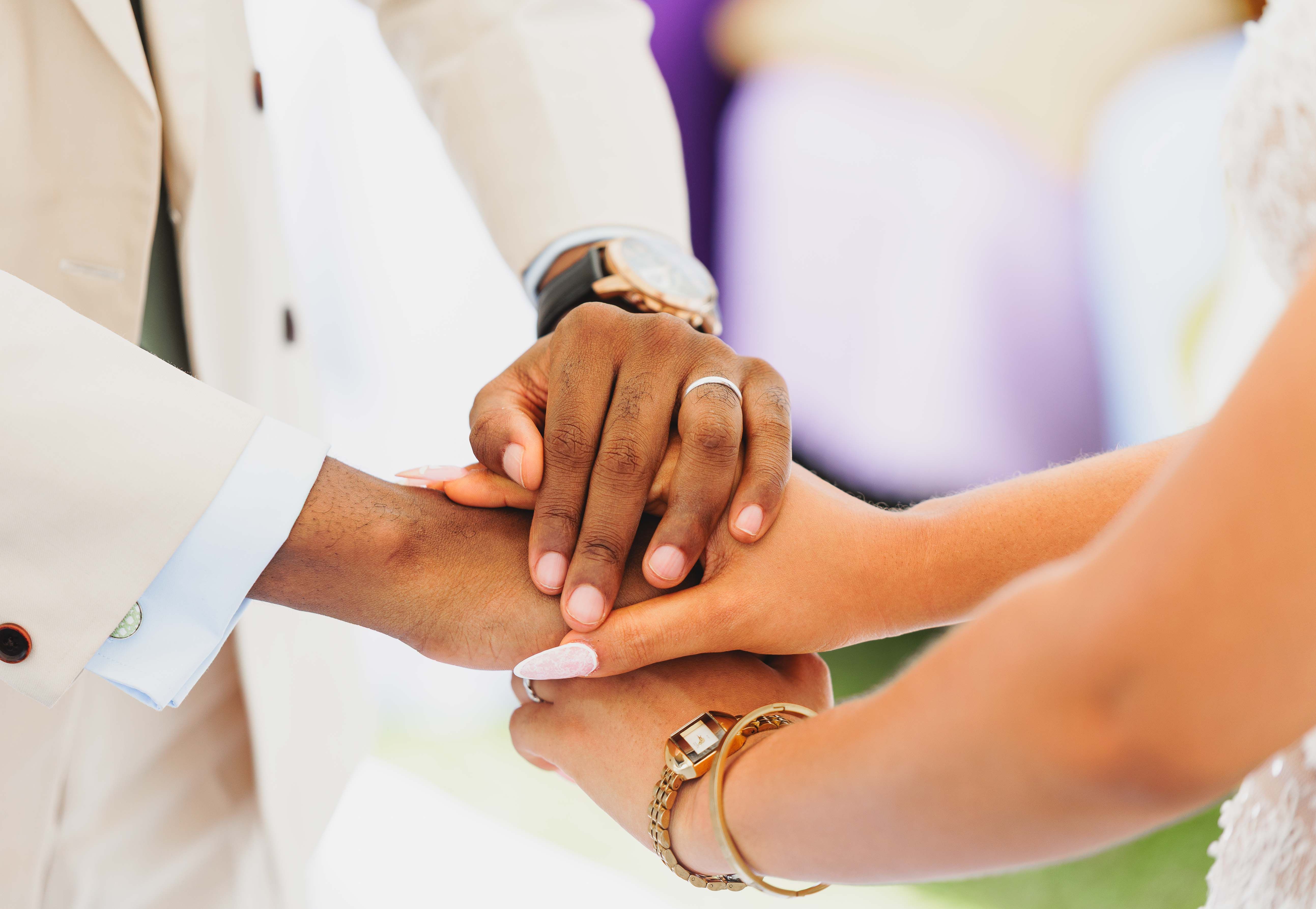 Organiser son mariage à plusieurs : donner accès à ses témoins sans tout partager